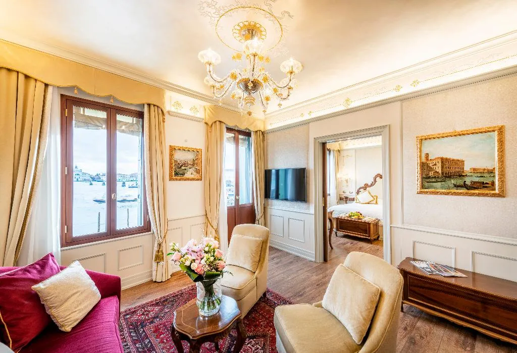 SUITE CANAL VIEW Room, Monaco and Grand Canal, Venice