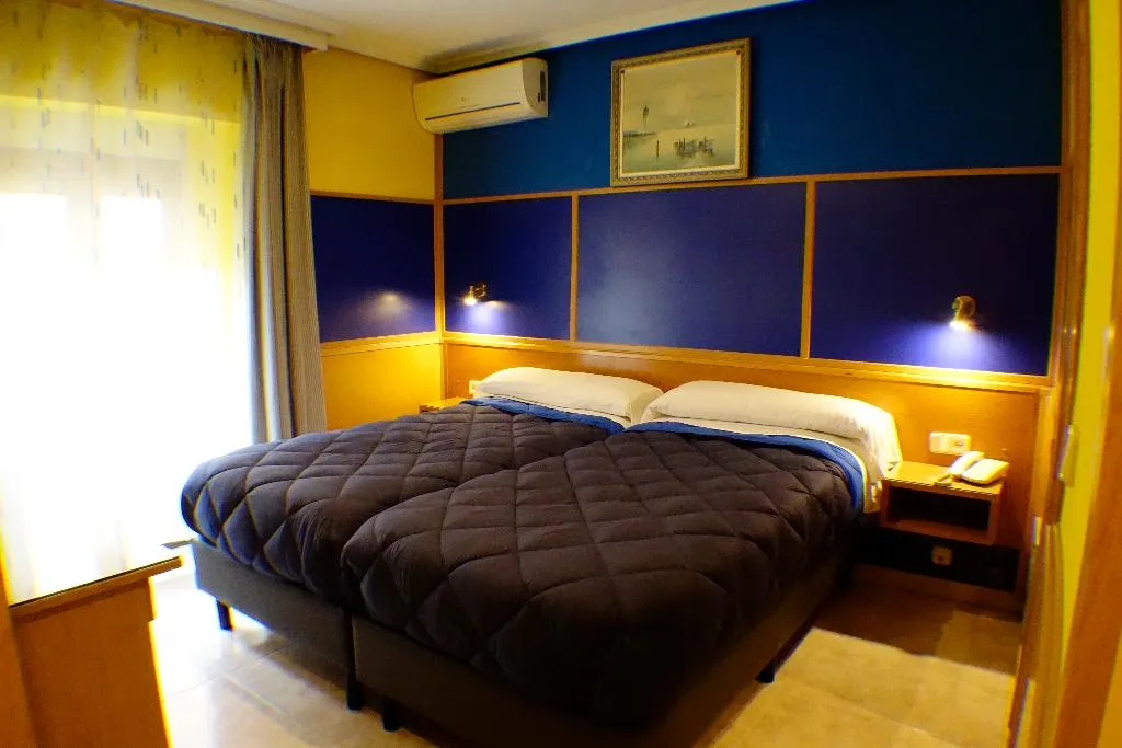 SINGLE STANDARD Room, Trípolis Toledo, Madrid
