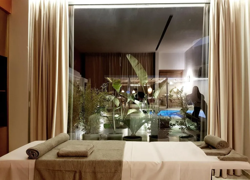 Sports and Entertainment, Dyo Suites, Crete