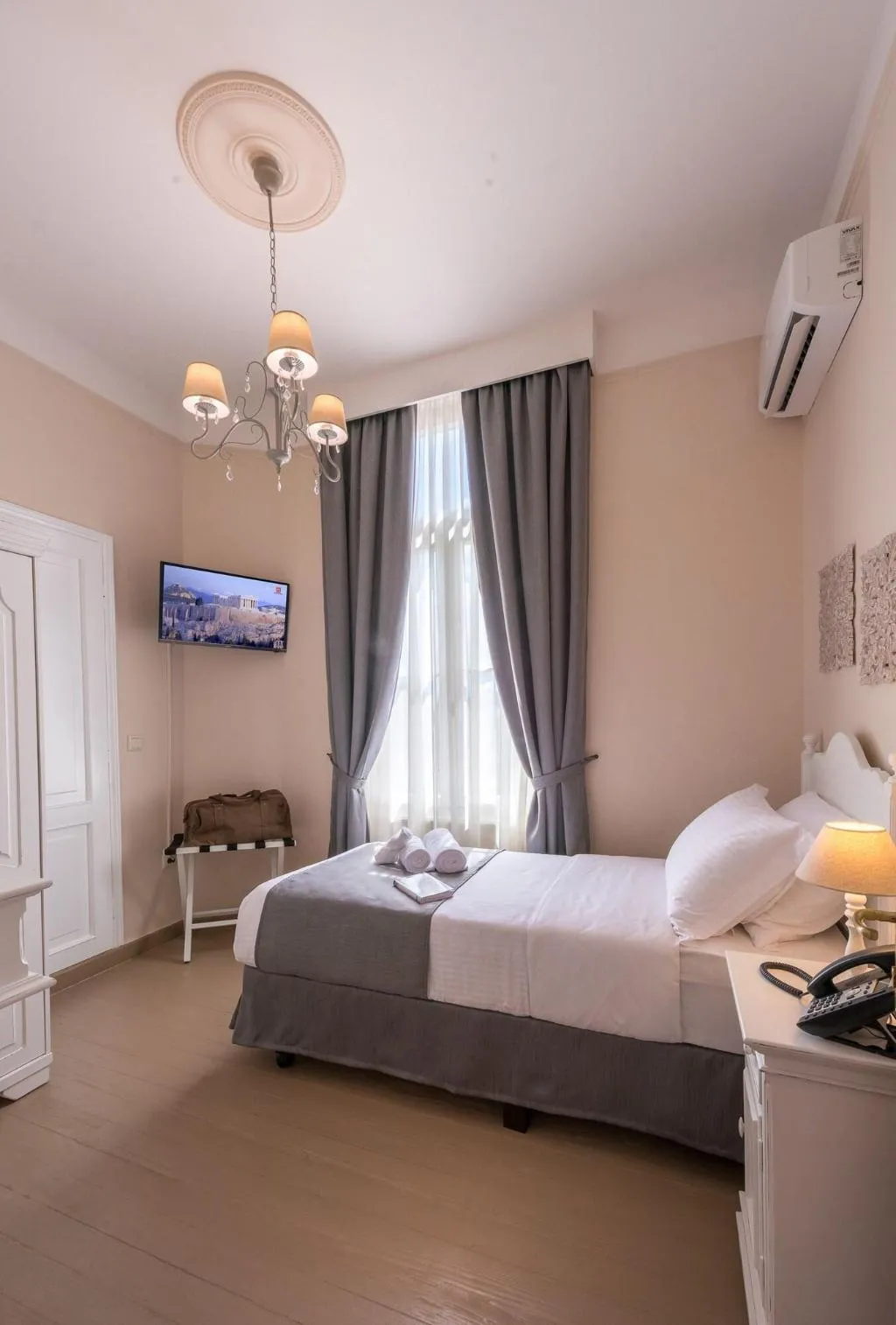 SINGLE WITH VIEWS Room, Palladian Home, Athens