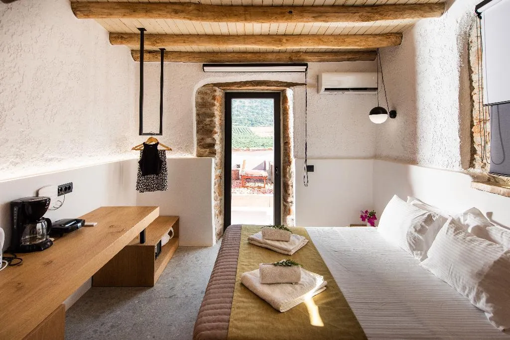 SUITE WITH PRIVATE POOL Room, Lameriana Secret Village, Crete