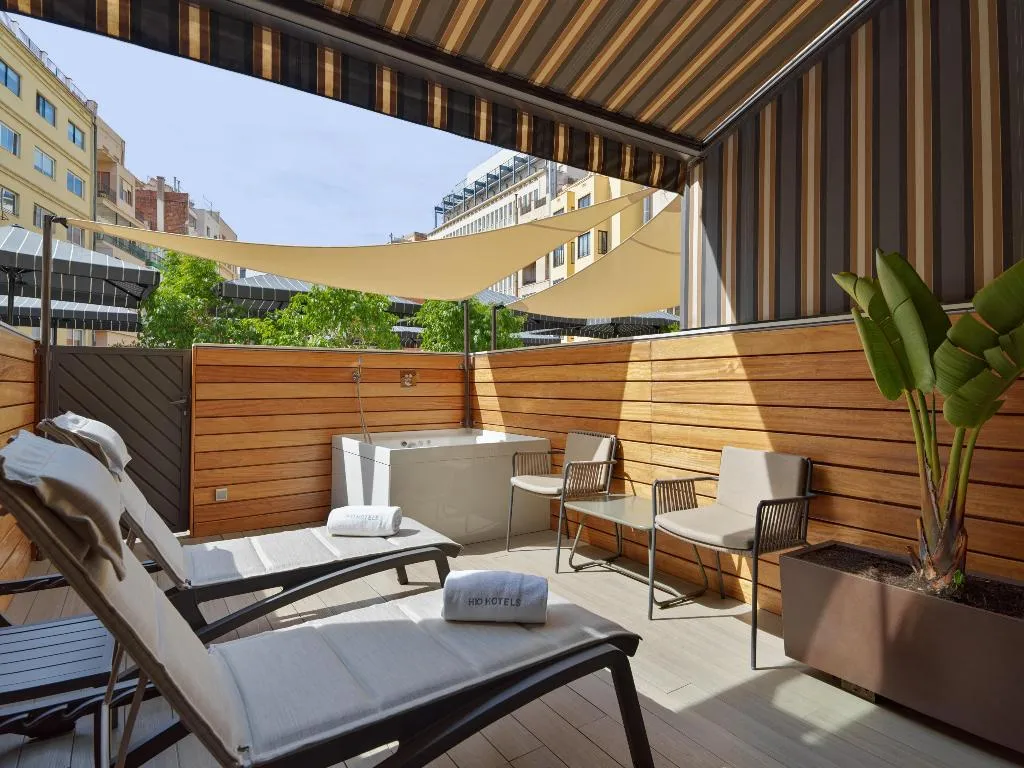 Double or Twin DELUXE ONE BED Room, H10 Metropolitan, Barcelona
