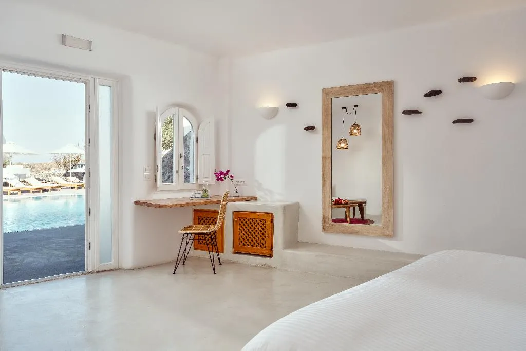 DOUBLE SUPERIOR POOL VIEW Room, Finikia Memories (ex Finikia's Place), Santorini