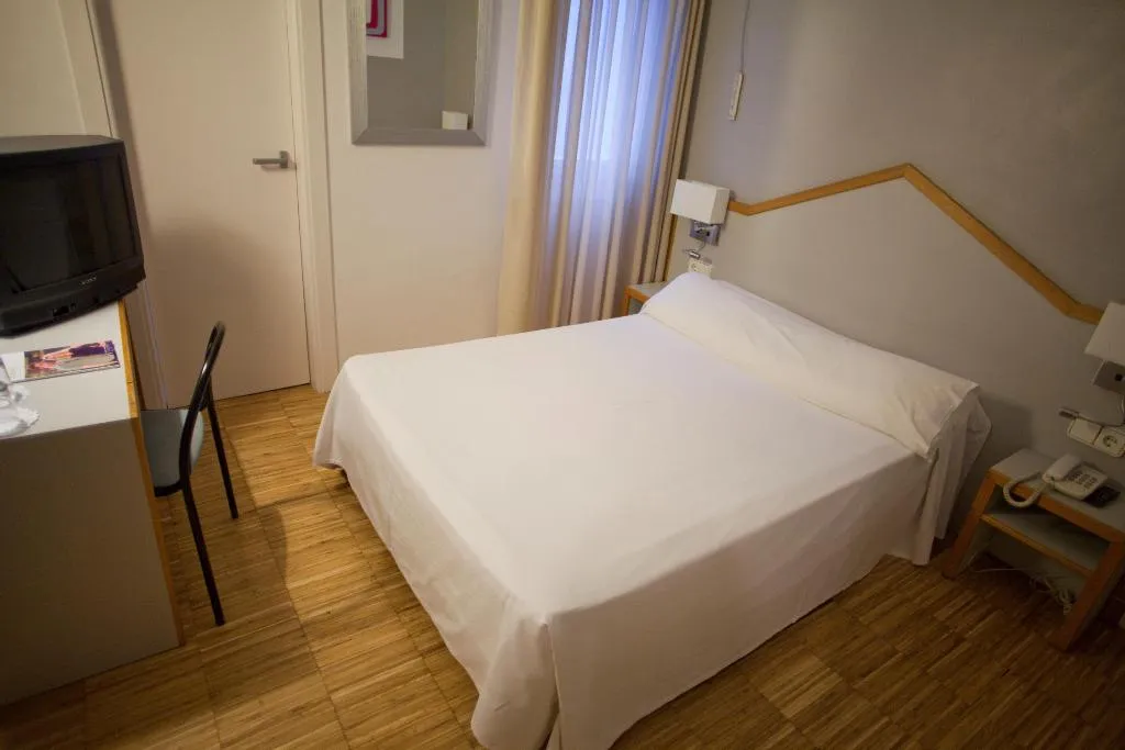 Room, Subur, Costa Brava