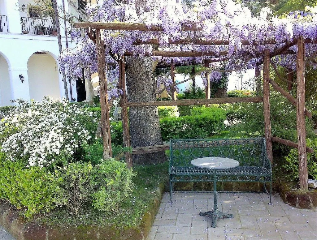 Room, Relais La Rupe, Naples