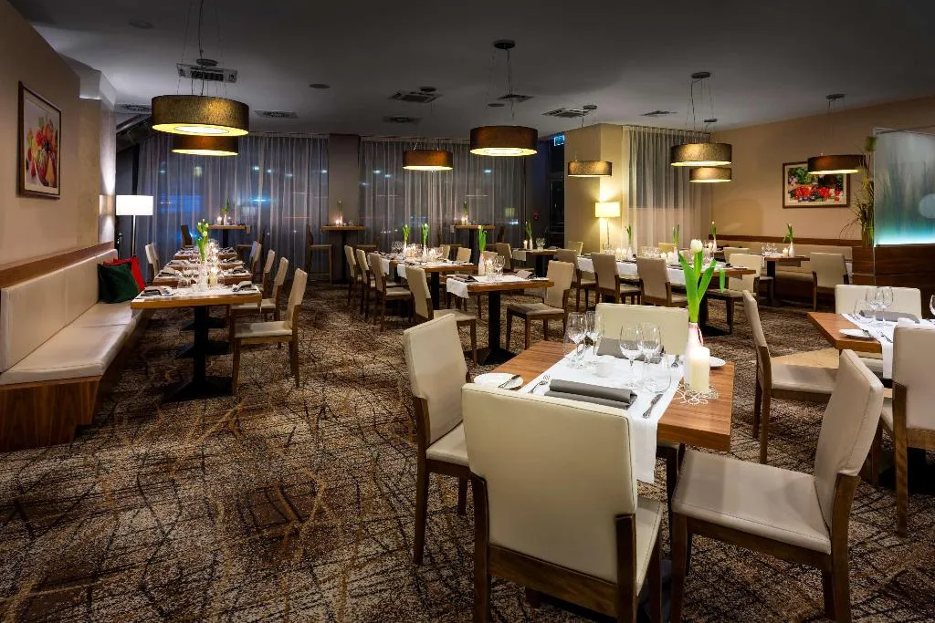 Restaurant, Hilton Garden Inn Krakow, Krakow