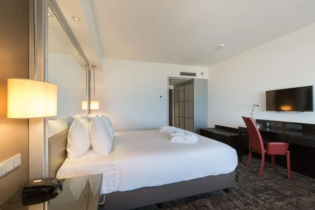 DOUBLE SUPERIOR KING BED Room, Grand Hotel Amrâth Kurhaus The Hague Scheveningen, Amsterdam