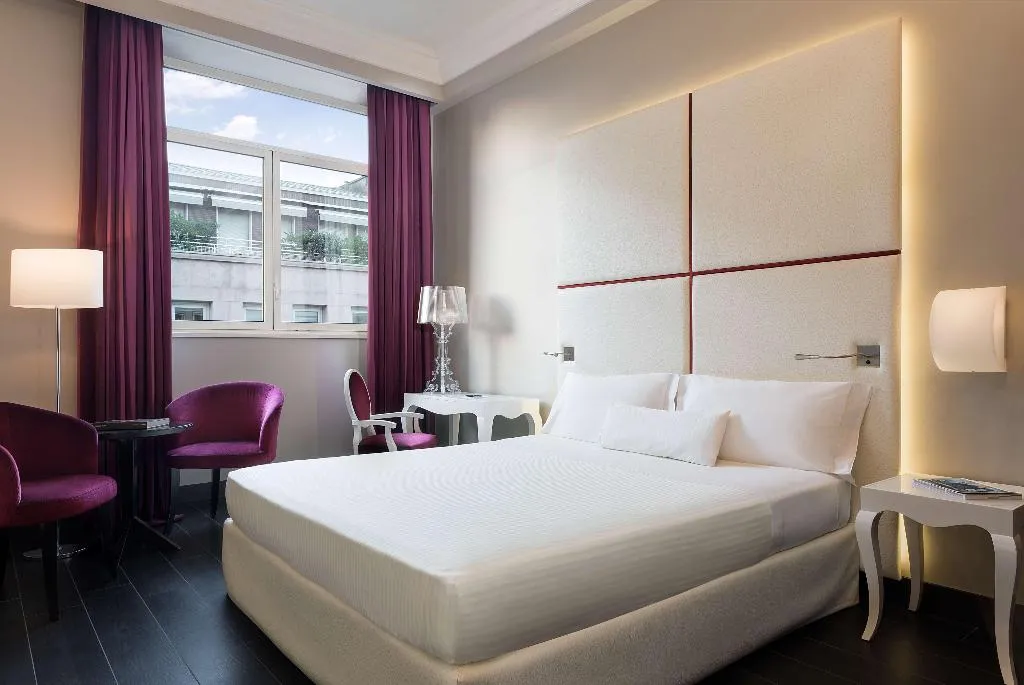 Room, Sina De la Ville, Milan