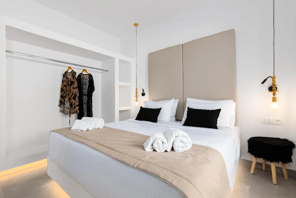 SUITE DELUXE WITH PRIVATE POOL Room, Serapias Suites, Santorini