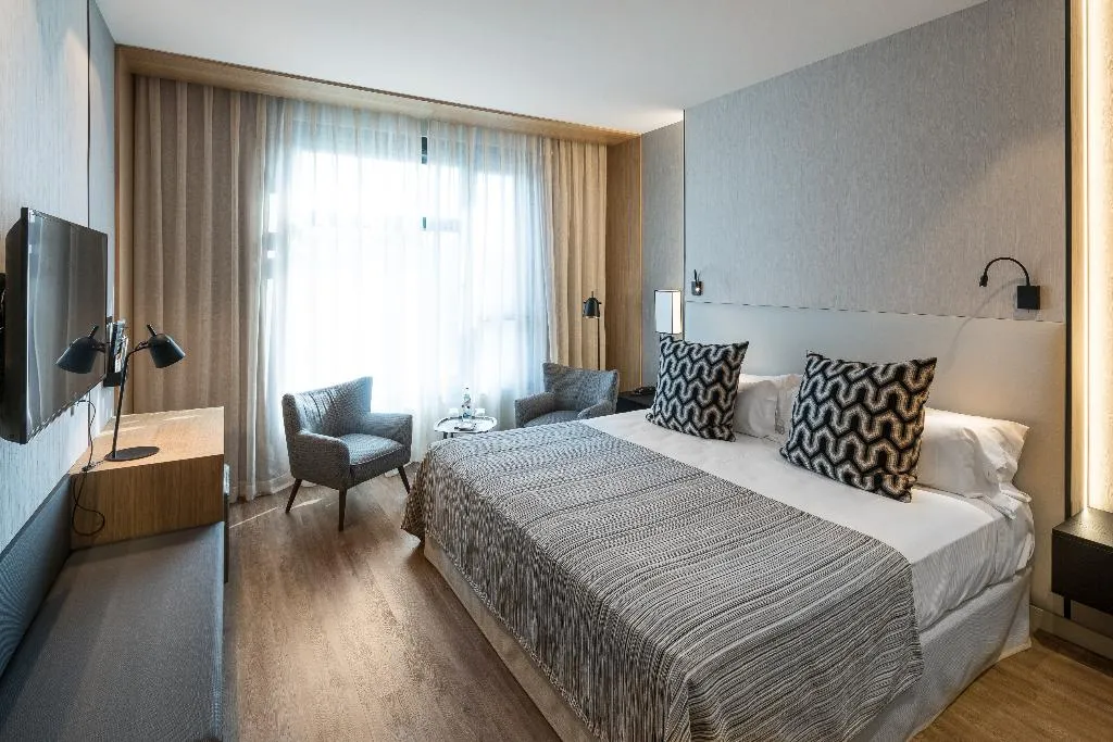 Double or Twin DELUXE Room, Catalonia Barcelona Plaza, Barcelona