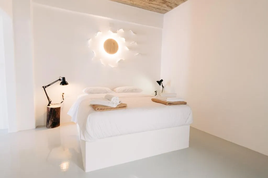 SUITE WITH JACUZZI Room, Mesanto Luxury Suites, Santorini