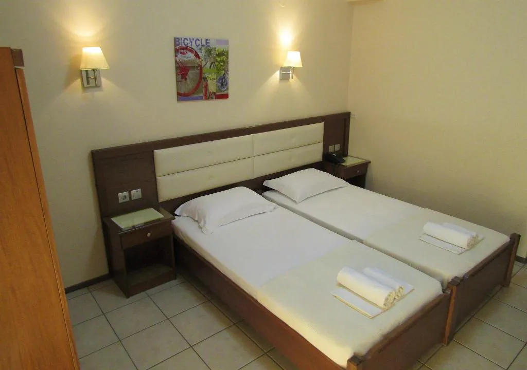 SINGLE STANDARD Room, Gold Stern, Thessaloniki