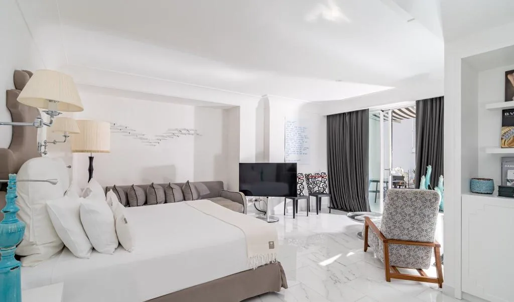 SUITE KING SIZE BED Room, Villa Franca, Naples
