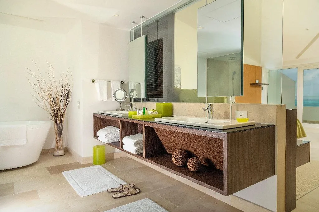SUITE OCEAN FRONT KING BED Room, InterContinental Presidente Cancun Resort, Cancun Area
