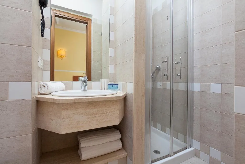 SINGLE STANDARD Room, Hotel Kennedy, Rome