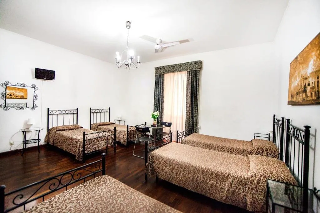 Room, Funny Palace Hostel, Naples