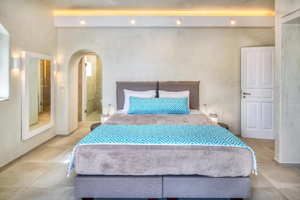 VILLA WITH PRIVATE POOL Room, Sienna Eco Resort, Santorini