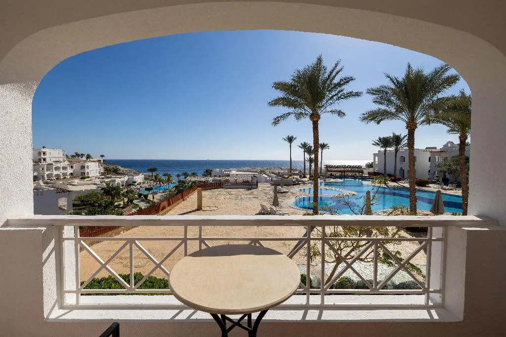 DOUBLE POOL VIEW KING BED Room, Continental Plaza Beach, Red Sea Riviera