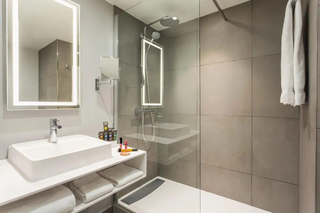 DOUBLE SUPERIOR QUEEN BED Room, Novotel Madrid Feria and Airport, Madrid