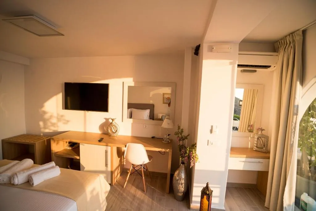 Room, Kratiras View Luxury Suites, Santorini