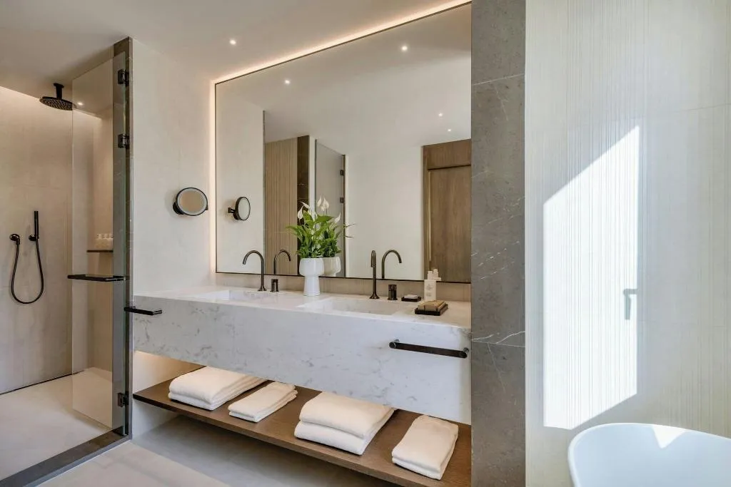 SUITE WITH TERRACE WITH VIEWS Room, Jw Marriott Hotel Madrid, Madrid