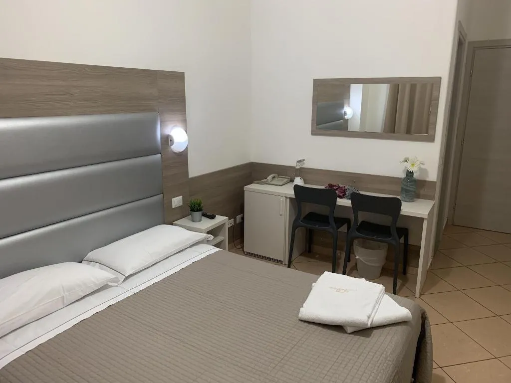 Room, Hotel Siro, Milan