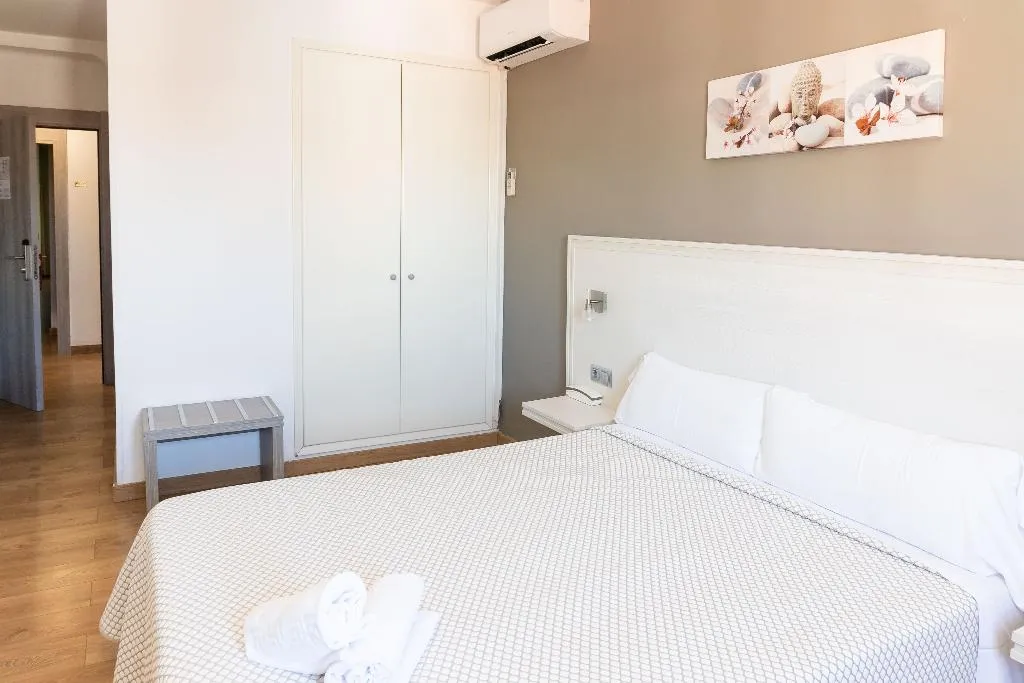 Double or Twin STANDARD Room, Planas, Costa Dorada