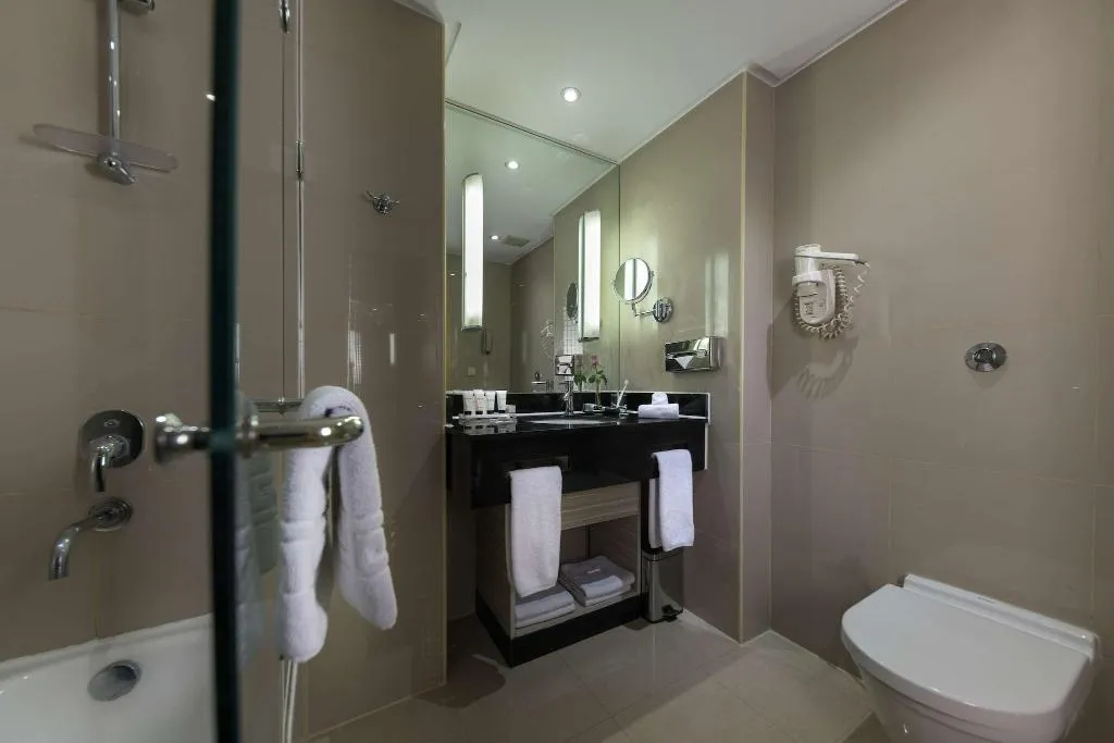 SUITE KING SIZE BED Room, Radisson Blu Cairo Heliopolis, Cairo