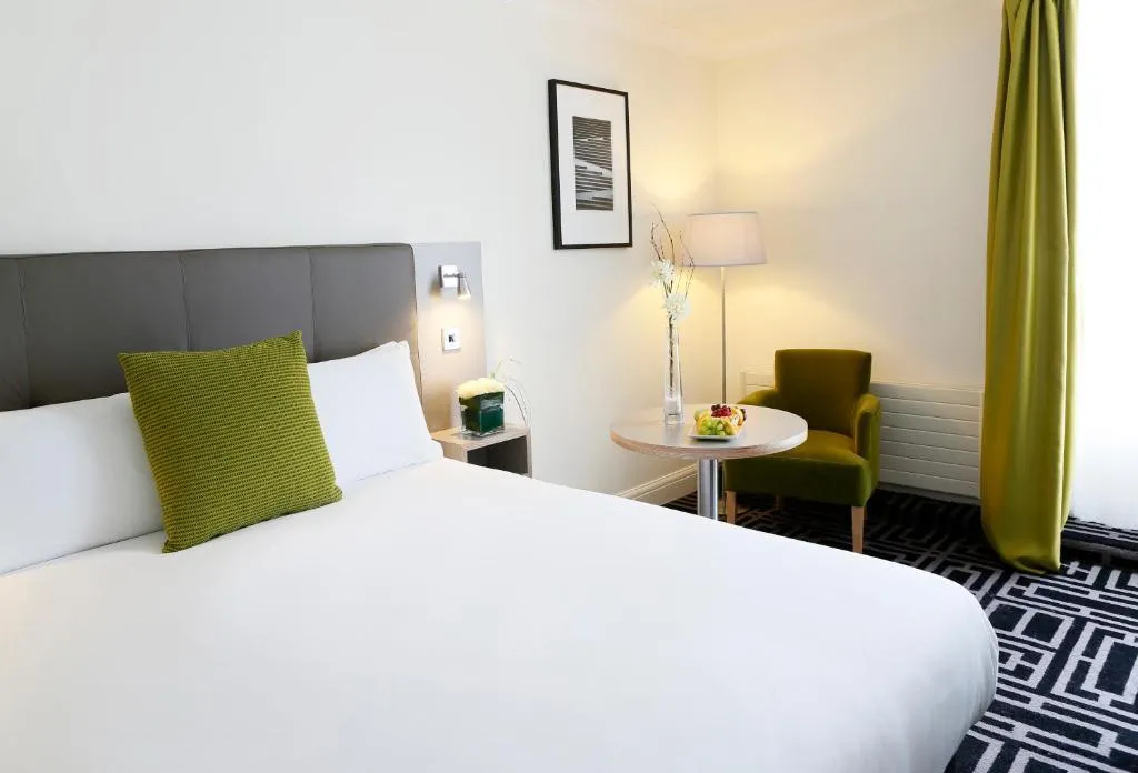 DOUBLE KING SIZE BED Room, Maldron Hotel Dublin Airport, Dublin