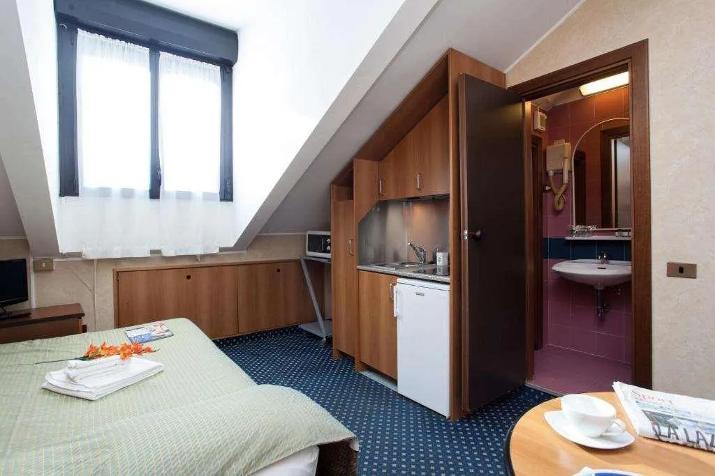 Room, Residence Lepontina, Milan