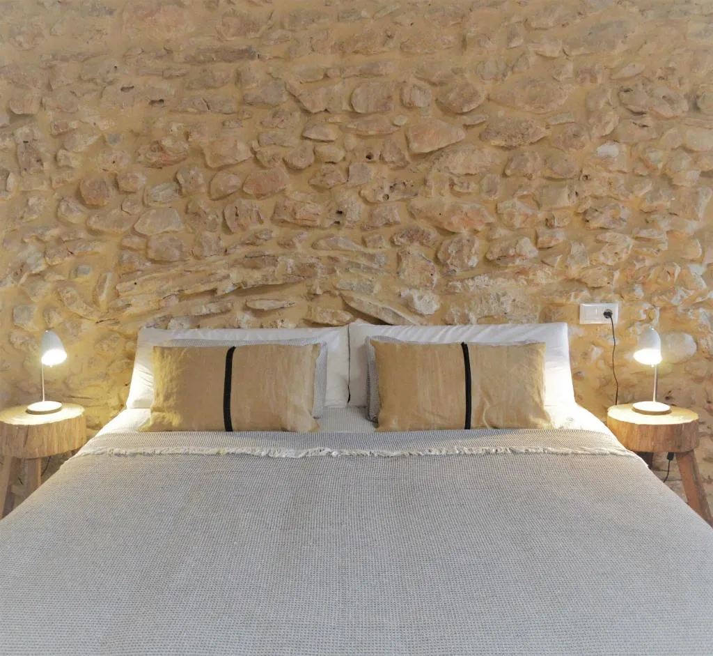 Room, Benali, Valencia