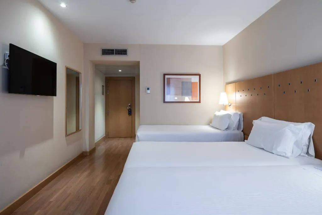 TRIPLE STANDARD Room, Catalonia La Maquinista, Barcelona