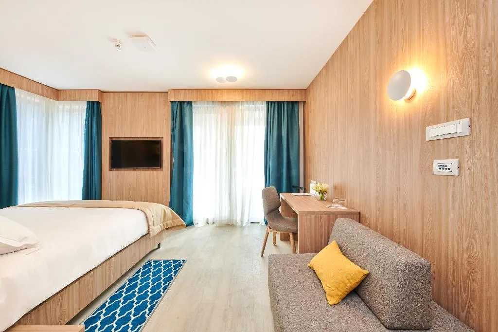 DOUBLE CLASSIC WITH BALCONY Room, Garden Suites Park Plava Laguna, Istria