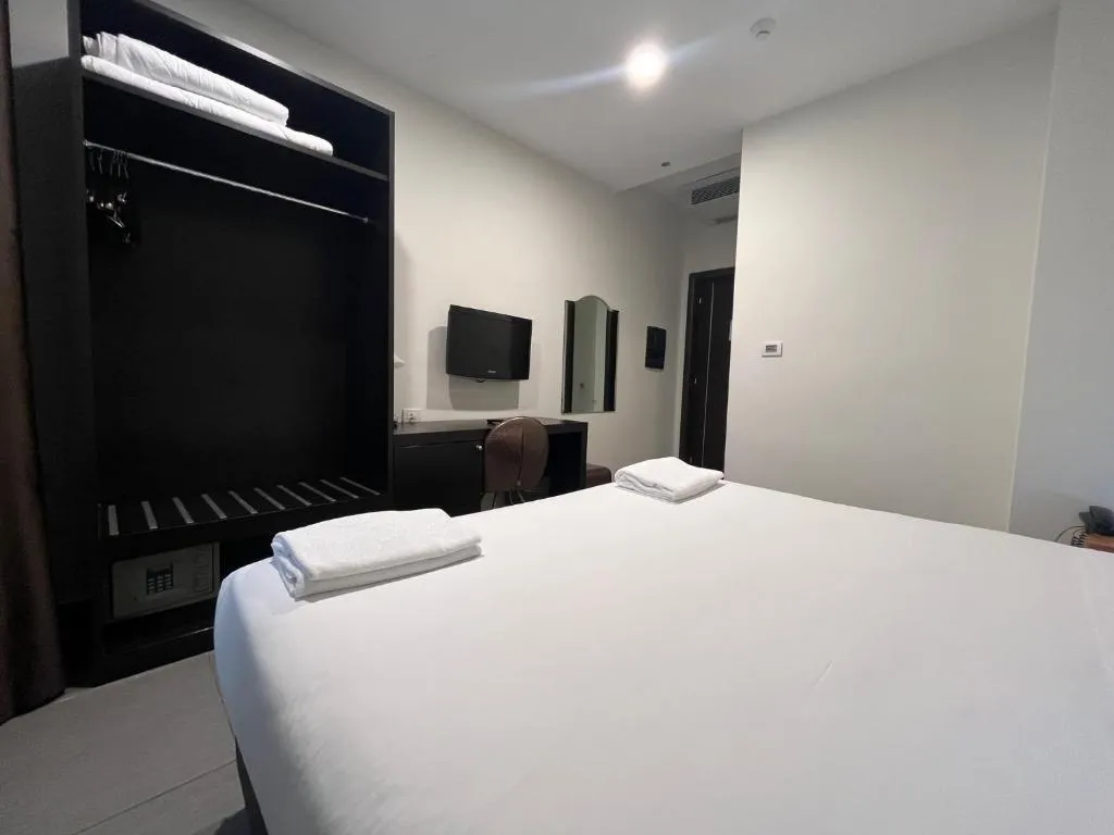 DOUBLE ECONOMY Room, Napolit'amo Hotel Medina, Naples