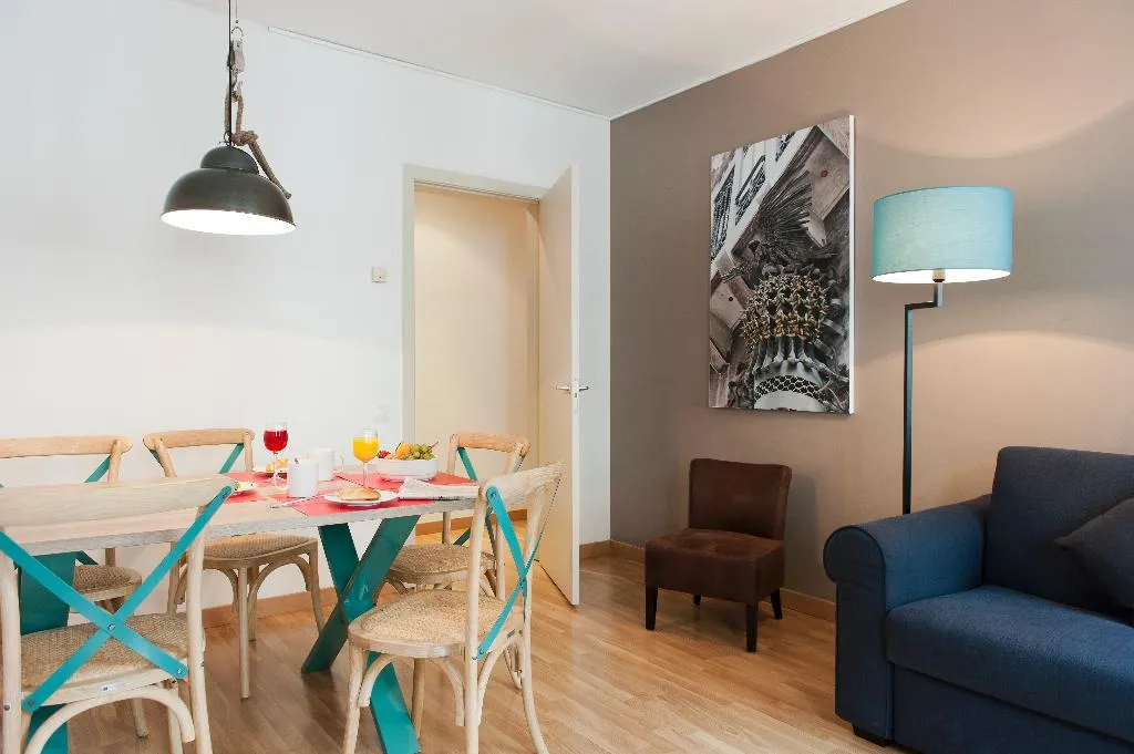 APARTMENT TWO BEDROOMS TWO BATHROOMS Room, MH Apartments Ramblas, Barcelona