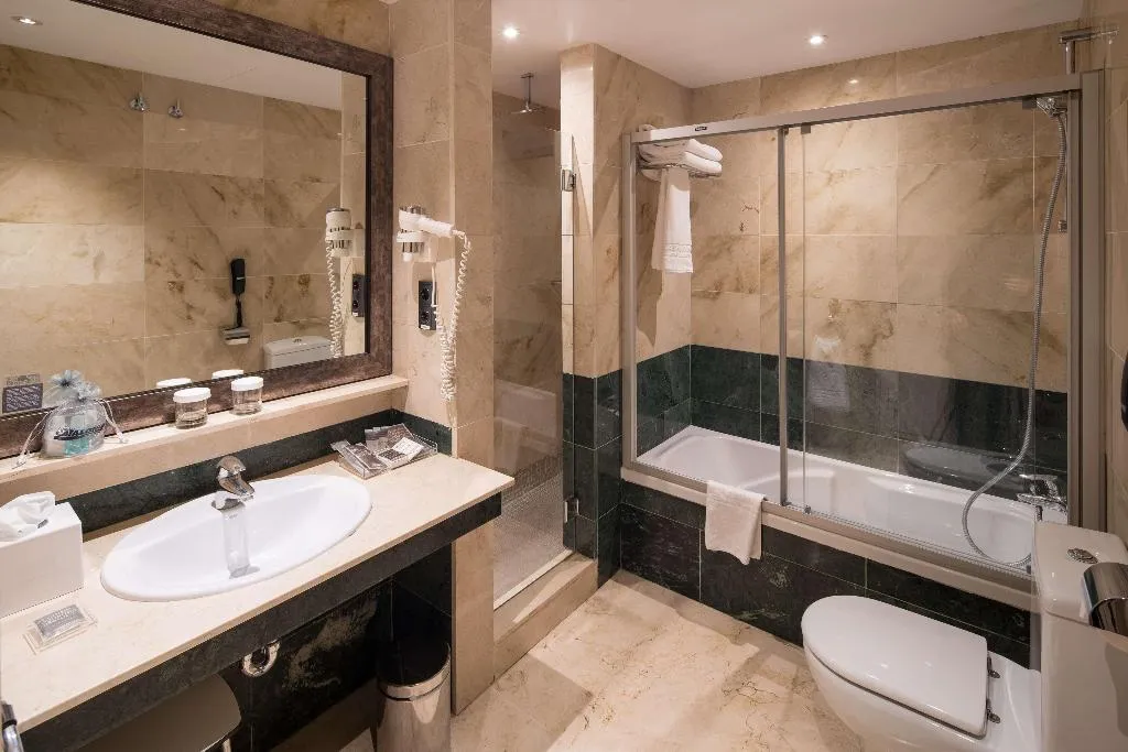 Room, Catalonia Born, Barcelona