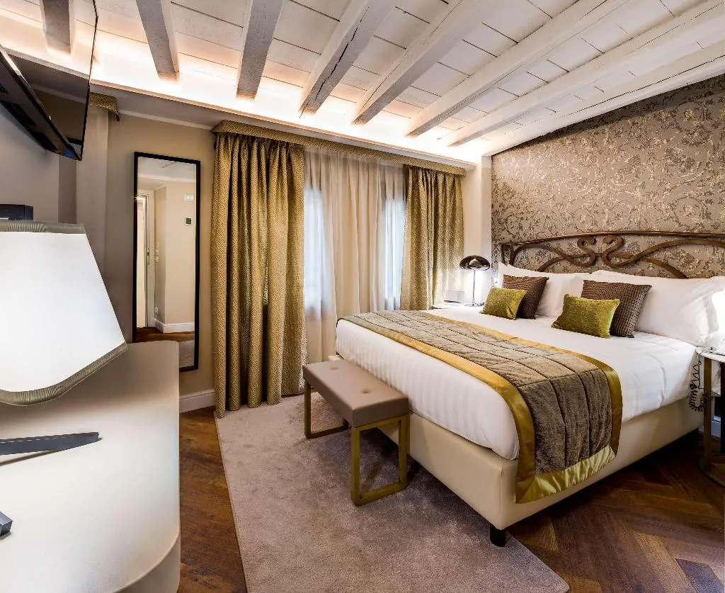 DOUBLE DELUXE Room, CHC Continental, BW Premier Collection, Venice