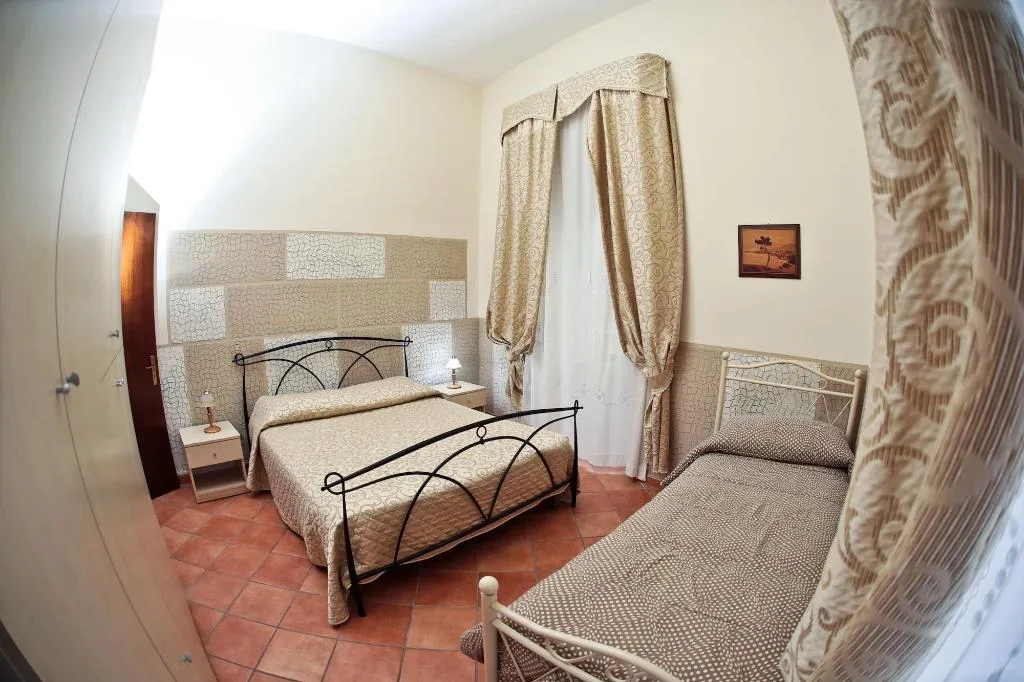 Room, Residence Confalone, Naples