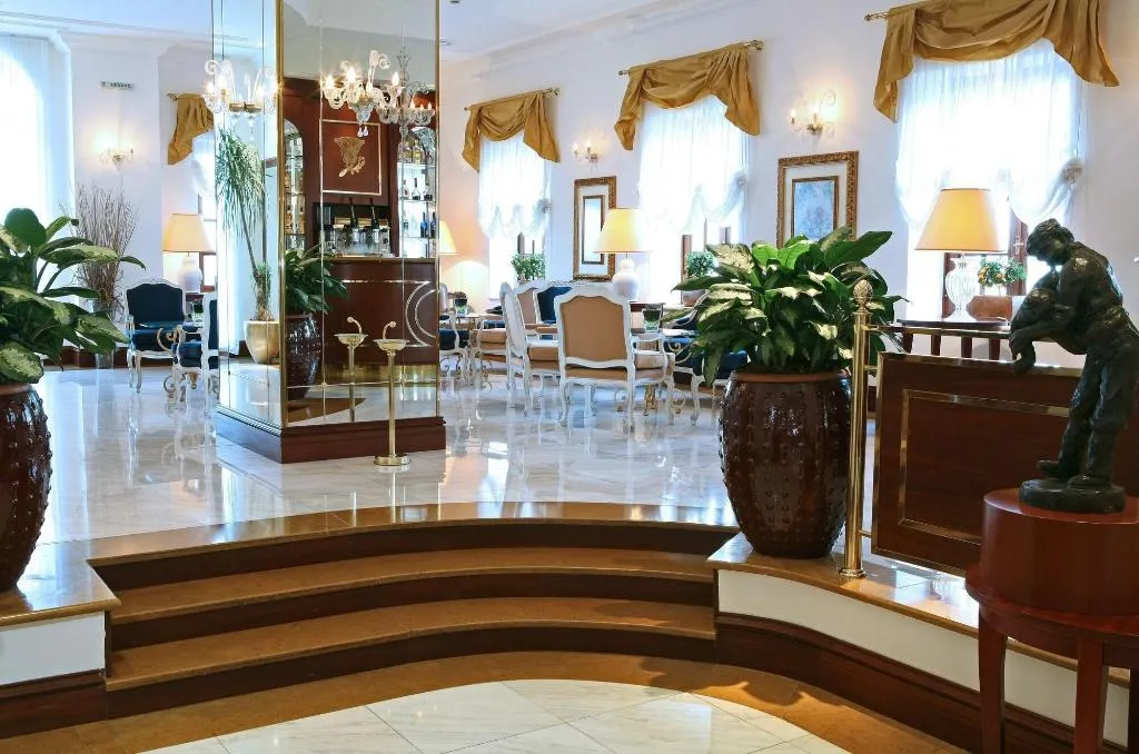 Lobby, Grande Albergo Delle Rose, Rhodes