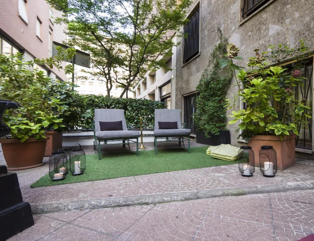 Lobby, Carrobbio, Milan