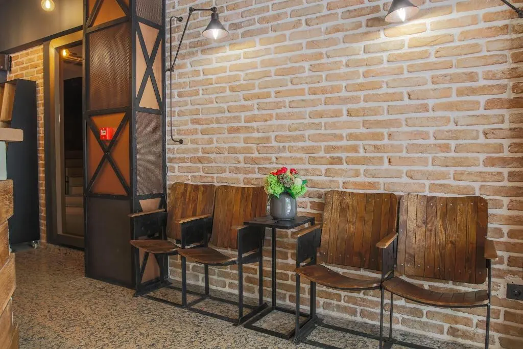 Lobby, Reverence, Varna