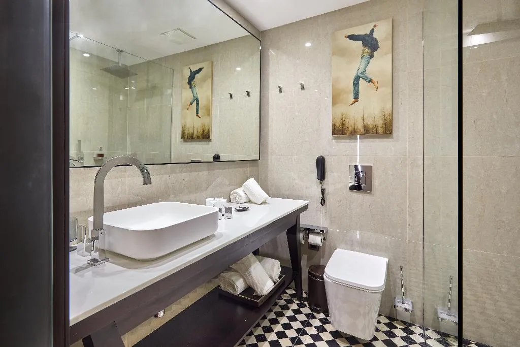 TRIPLE BASIC Room, Hotel Cortes Rambla, Barcelona