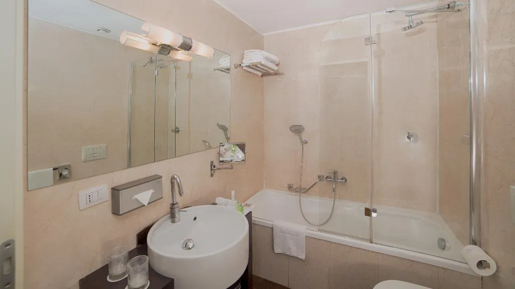 FAMILY ROOM WITH TERRACE Room, NH Collection Roma Giustiniano, Rome