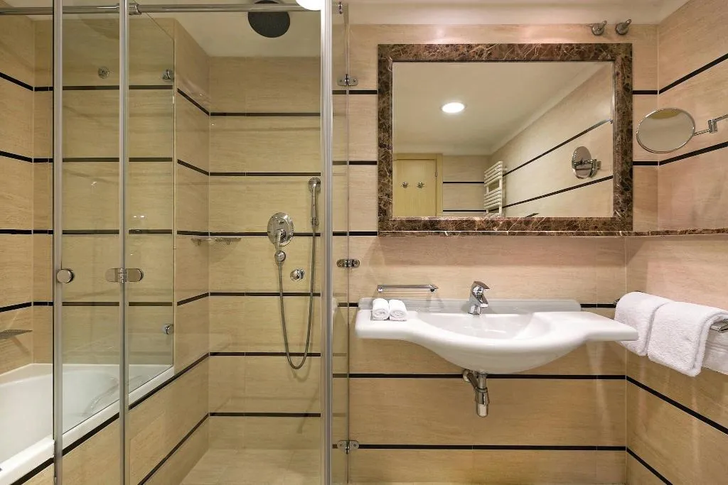 DOUBLE SEA VIEW KING BED Room, Le Meridien Lav Split, Split