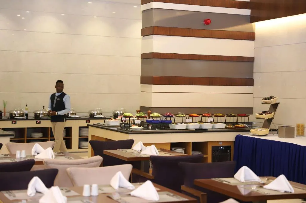 Restaurant, Golden Tulip Media Hotel, Dubai