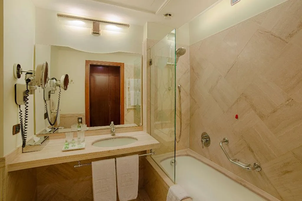 SUITE STANDARD Room, NH Roma Villa Carpegna, Rome