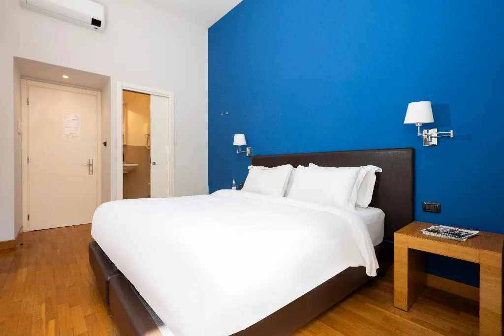 DOUBLE CLASSIC QUEEN BED Room, Sky Blue Place, Rome