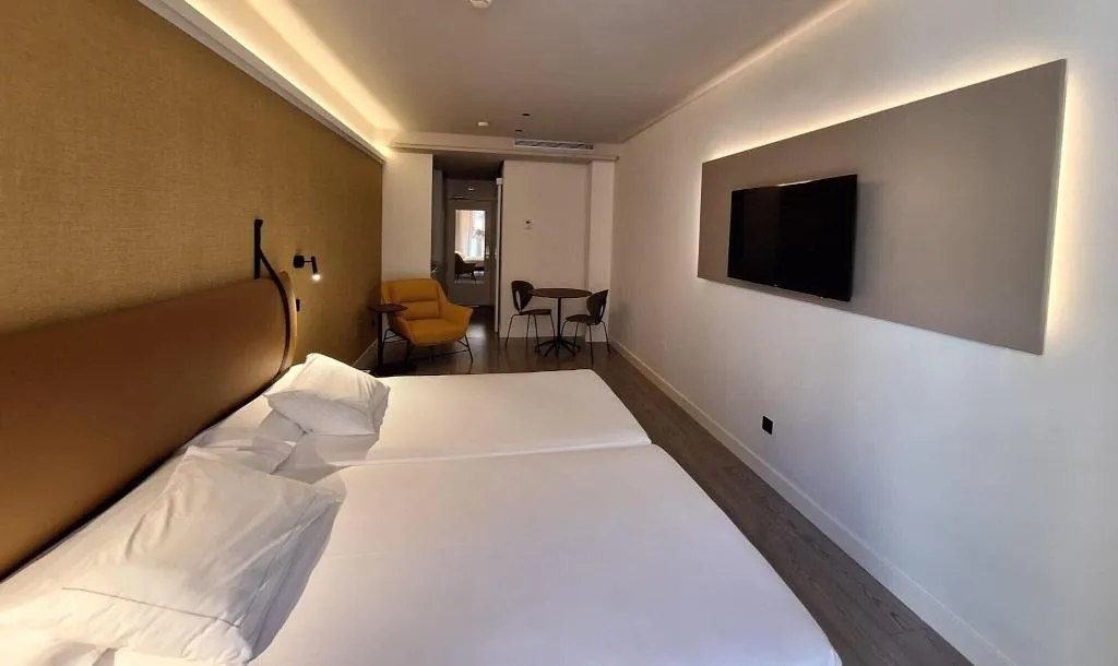 DOUBLE SUPERIOR KING BED Room, Suites Viena Plaza de España, Madrid