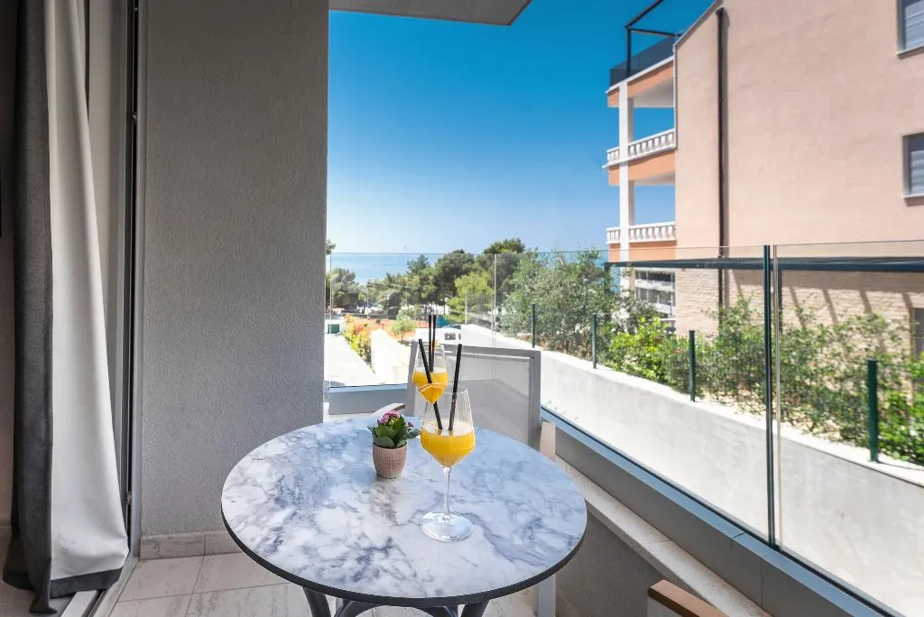 DOUBLE DELUXE PARTIAL OCEAN VIEW Room, Boutique Hotel Mirjam, Split