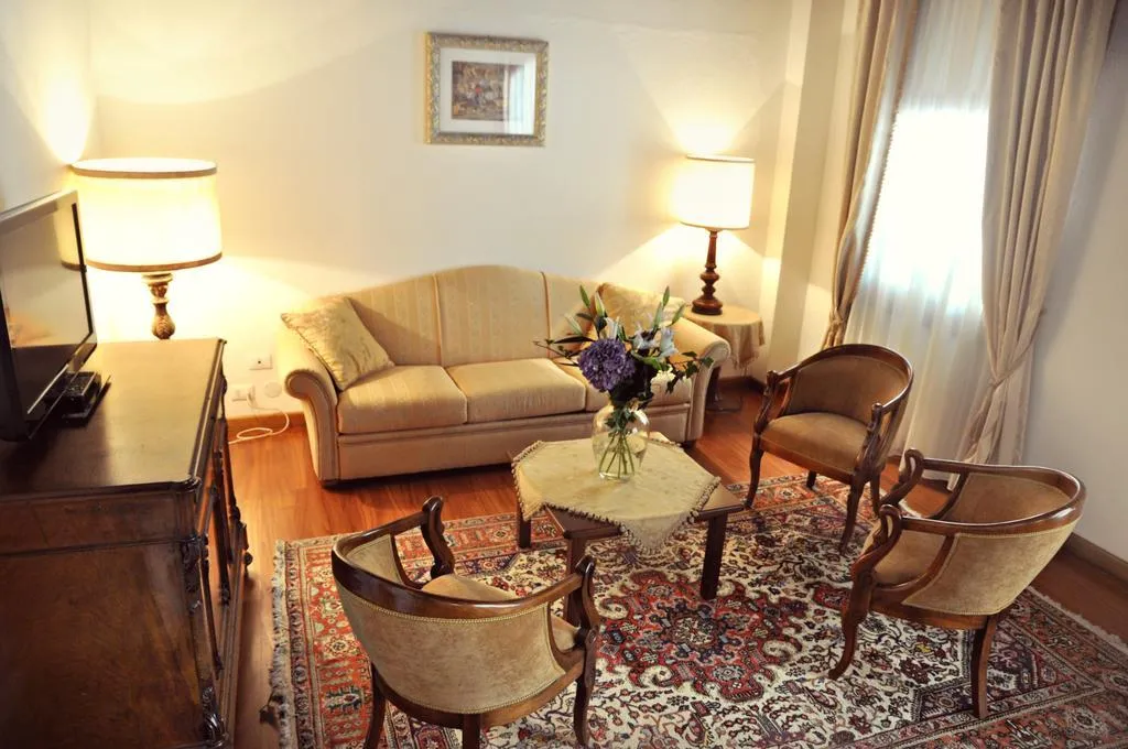 SUITE GARDEN VIEW CAPACITY 2 Room, Villa Condulmer, Venice